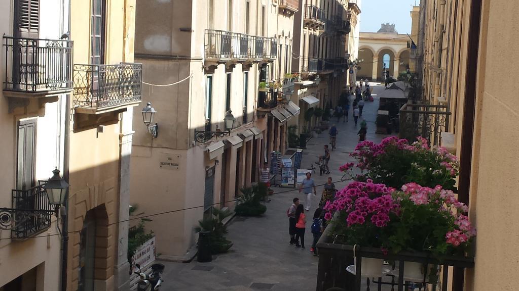 B&B Arco Dell'Orologio 特拉帕尼 外观 照片